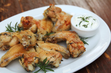 Crispy Chicken Wings with yogurt sauce