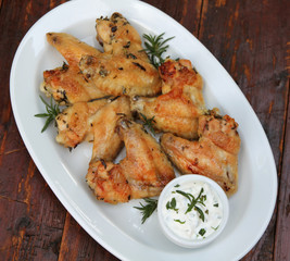 Crispy Chicken Wings with yogurt sauce