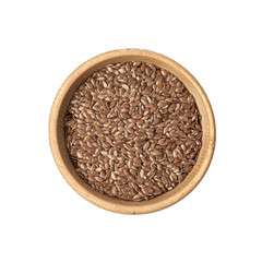 Siemie lniane w małej miseczce z drewna na białym tle