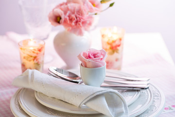 Place setting with beautiful bouquet in pink and white on the kitchen table