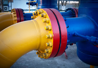 Main pipeline, flange connection with gate valve.