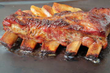 
grilled pork ribs with spices and vegetables
