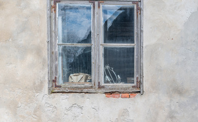 Fototapeta premium old window in the wall