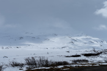 Góry Skandynawskie pokryte śniegiem w regionie Hemsedal w Norwegii 