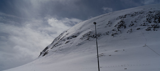 Góry Skandynawskie pokryte śniegiem w regionie Hemsedal w Norwegii 