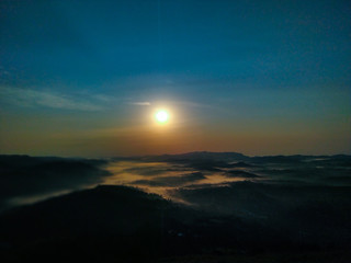Monhas with clouds and sun.

sunset, sky, sun, sunrise, nature, landscape, cloud, mountain, clouds, blue, mountains, evening, orange, dawn, sunlight, sea, dusk, light, horizon, ocean, water, morning, 