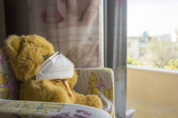 Coronavirus child: teddy bear with mask - 345417273