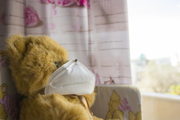 Coronavirus child: teddy bear with mask - 345417277