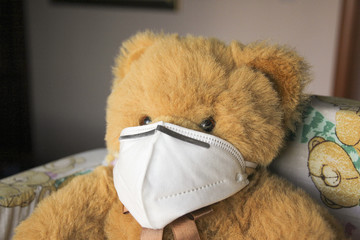 Coronavirus child: teddy bear with mask - 345417295