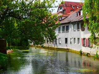 Fototapeta na wymiar Ulm, Deutschland: Das grüne Ulmer Fischerviertel