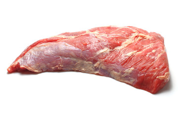 carne de ternera, colita de cuadril sobre fondo blanco.