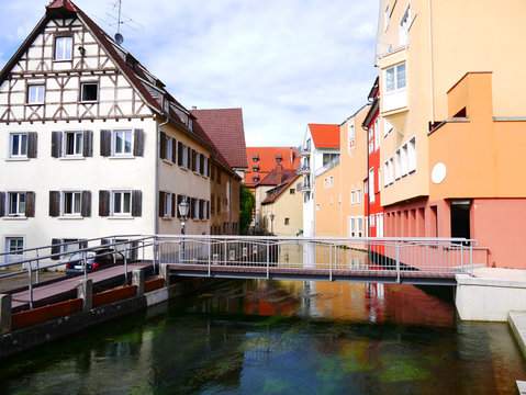 Ehingen (Donau), Deutschland: Der Fluss Schmiech durchzieht Ehingens Altstadt
