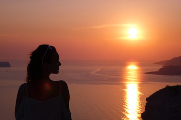 Fototapeta premium Silhouette of a women on a sunset. Island. Paradise