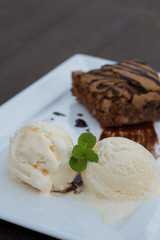 Chocolate brownie with vanilla ice cream