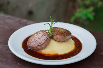 Fillet turner with mashed potato