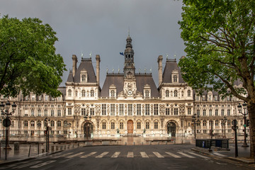 Obraz premium Paris, France - April 28, 2020: Town hall of Paris in France during lockdown due to covid-19. Streets are empty