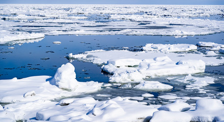オホーツク海沿岸に押し寄せる流氷群 © san724