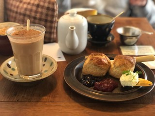 チャイとスコーン