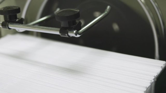 Mail sorting machine slow motion