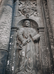 Obraz premium Saint Peter with key of paradise and book Bible. An architectural element under the bas-relief of the Boim Chapel. Old carving on the surface of alabaster. Lviv, Ukraine.