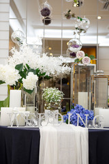 결혼식을 위한 꽃 장식과 화려한 인테리어