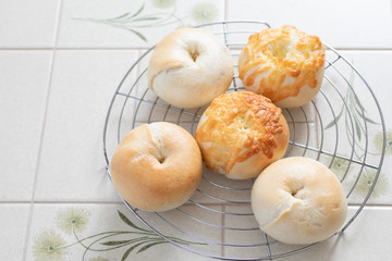 自宅でパン作り　プレーンベーグルとチーズベーグル