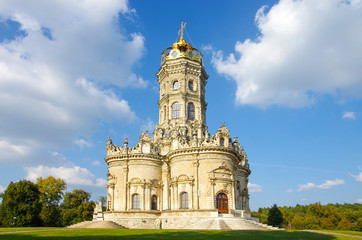 Fototapeta premium DUBROVITSY, MOSCOW REGION, RUSSIA - September, 2019: Church of the Theotokos of the Sign at Dubrovitsy Estate