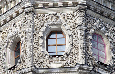 Obraz premium DUBROVITSY, MOSCOW REGION, RUSSIA - March, 2019: Church of the Theotokos of the Sign at Dubrovitsy Estate. Facade decoration elements