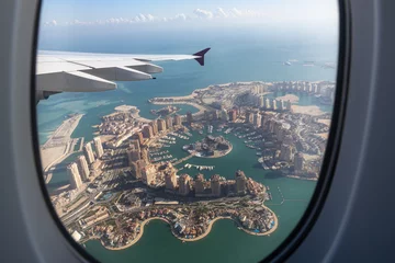 Fototapeten The Skyline of Doha from the window of an airplane © hecke71