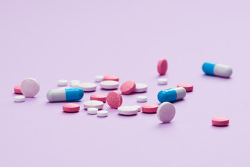 Obraz na płótnie Canvas medicine tablets vitamins on the table in the group