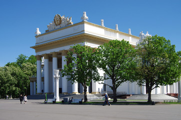 Obraz premium MOSCOW, RUSSIA - May, 2019: The All Russian Exhibition Center in sunny day