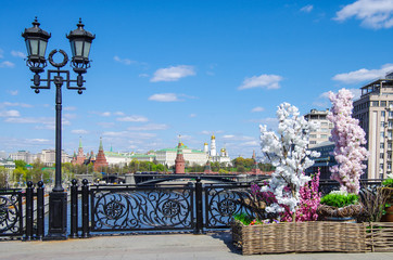 Fototapeta na wymiar MOSCOW, RUSSIA - April, 2019: Decorations on The Easter Gift Festival. View of the Kremlin and Moscow river