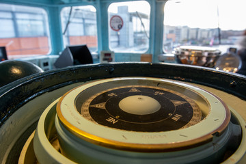 Retro compass in the wheelhouse © ACOBA