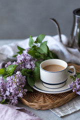 コーヒーとライラックの花