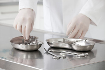Obraz na płótnie Canvas Hands of a nurse taking medical instruments