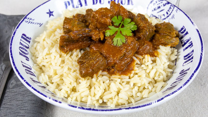 boeuf cuisiné à la tomate et riz