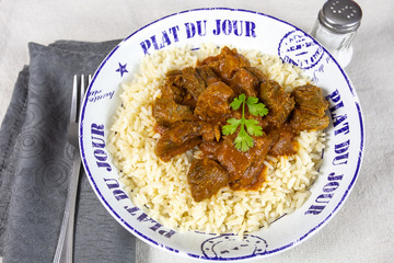 boeuf cuisiné à la tomate et riz