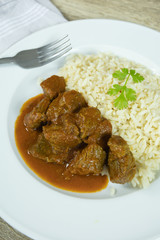 boeuf cuisiné à la tomate et riz