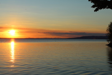 Tramonto in riva al lago Trasimeno