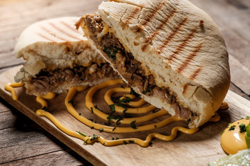 Mollete de carne mechada