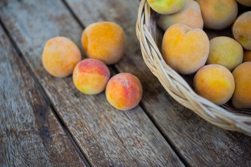Obraz na płótnie Canvas Peach fruit on wood table.