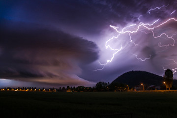 Tempesta con fulmini
