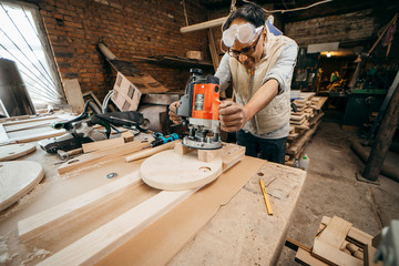 Automatic manual milling machine for wood