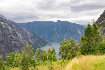 Montagne et fjord