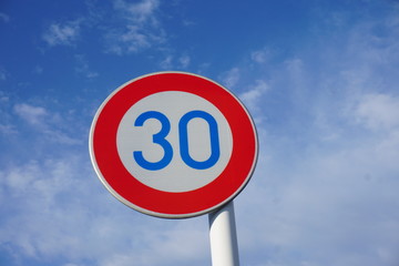 道路標識　30ｋｍ