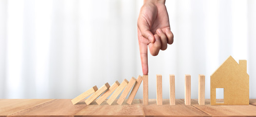 Hand and Domino effect stopped by unique