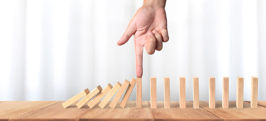 Hand and Domino effect stopped by unique