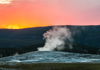 Old Faithful Geyser, Upper Geyser Basin, Yellowstone National Park, Wyoming, USA