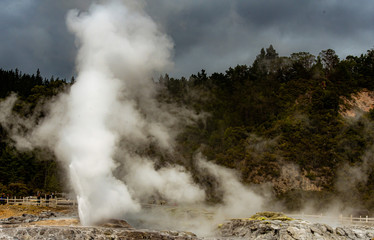 Wai-o-tapu geyser