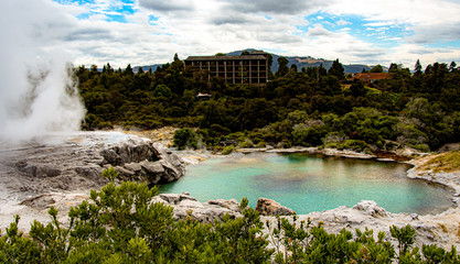 Wai-o-tapu geyser